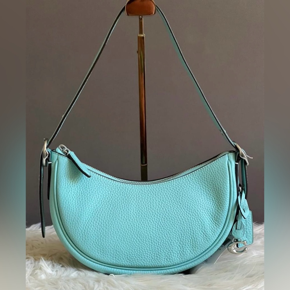 CC439 - Coach Luna Shoulder Bag